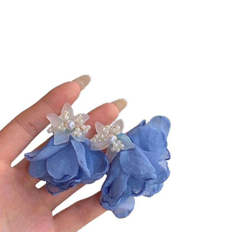 Spring fresh chiffon pearl flower earrings, women's seaside vacation style earrings, high-end, elegant and grand stud earrings Item Picture