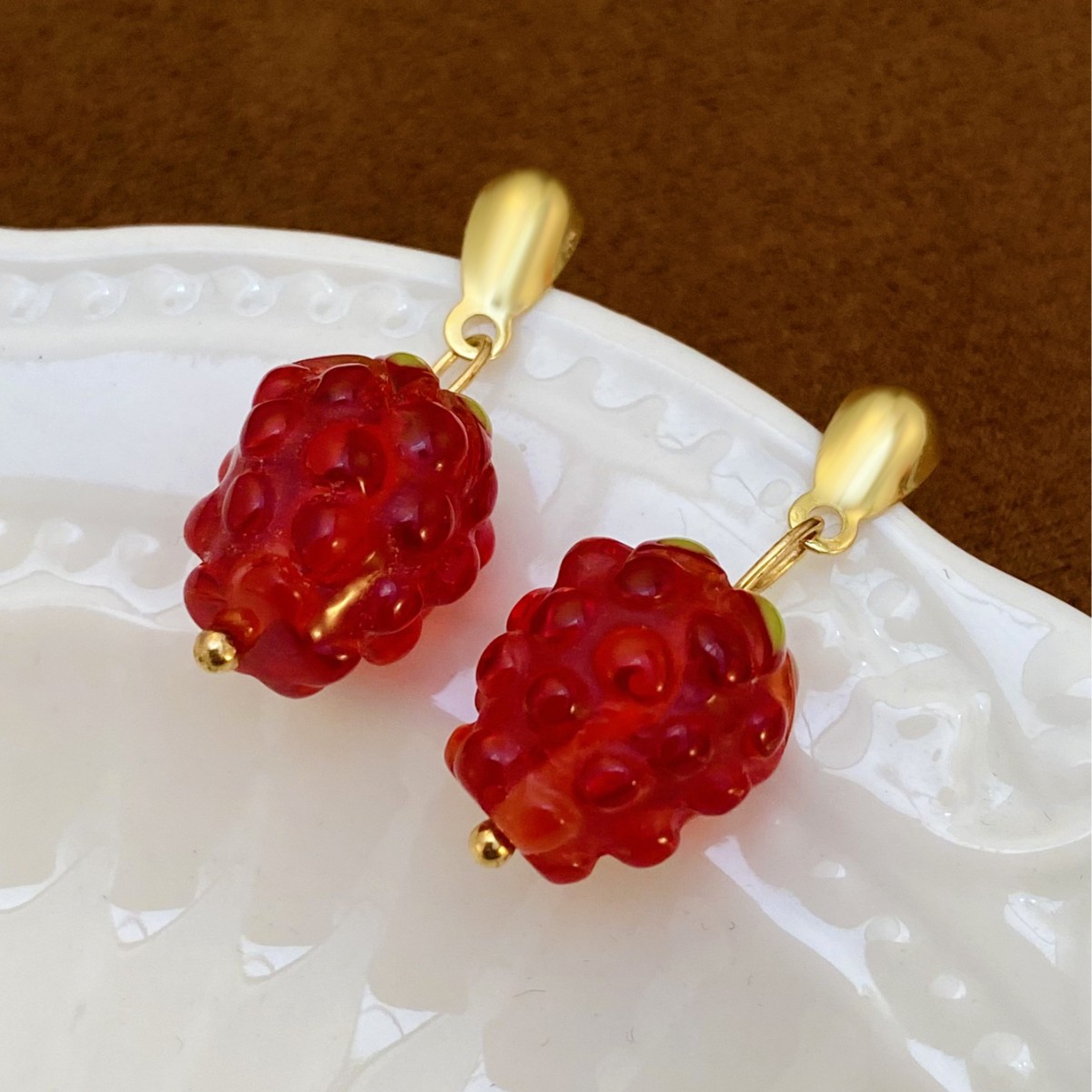 Cross-border French creative design raspberry and raspberry stud earrings, red fruit earrings, women's fashion, light luxury and high-end feel details Picture