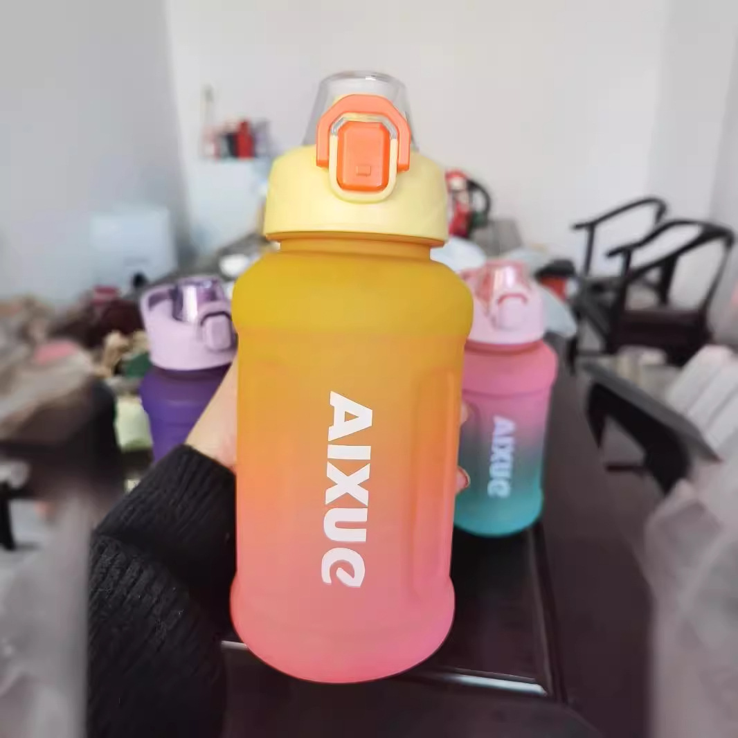 1100ML gradient color chubby straw cup for foreign trade, outdoor portable water cup with handle for sports, large capacity Application Scenario