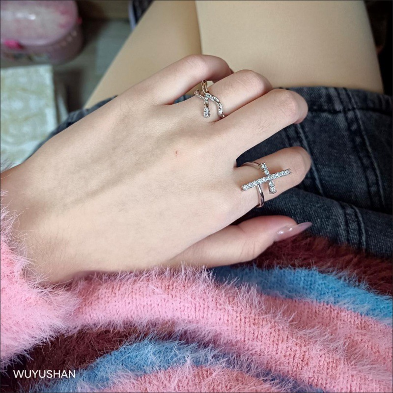 A high-end, light and luxurious cross-shaped ring for female students, with a sweet and cool style on Instagram, is a unique couple's open index finger ring Specification drawing