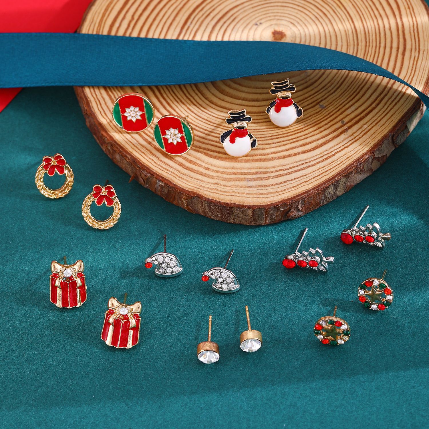 Cross-border Christmas stud earrings set, alloy oil-dripping Santa Claus bell earrings and pendants, autumn and winter Christmas earrings for women Application Scenario