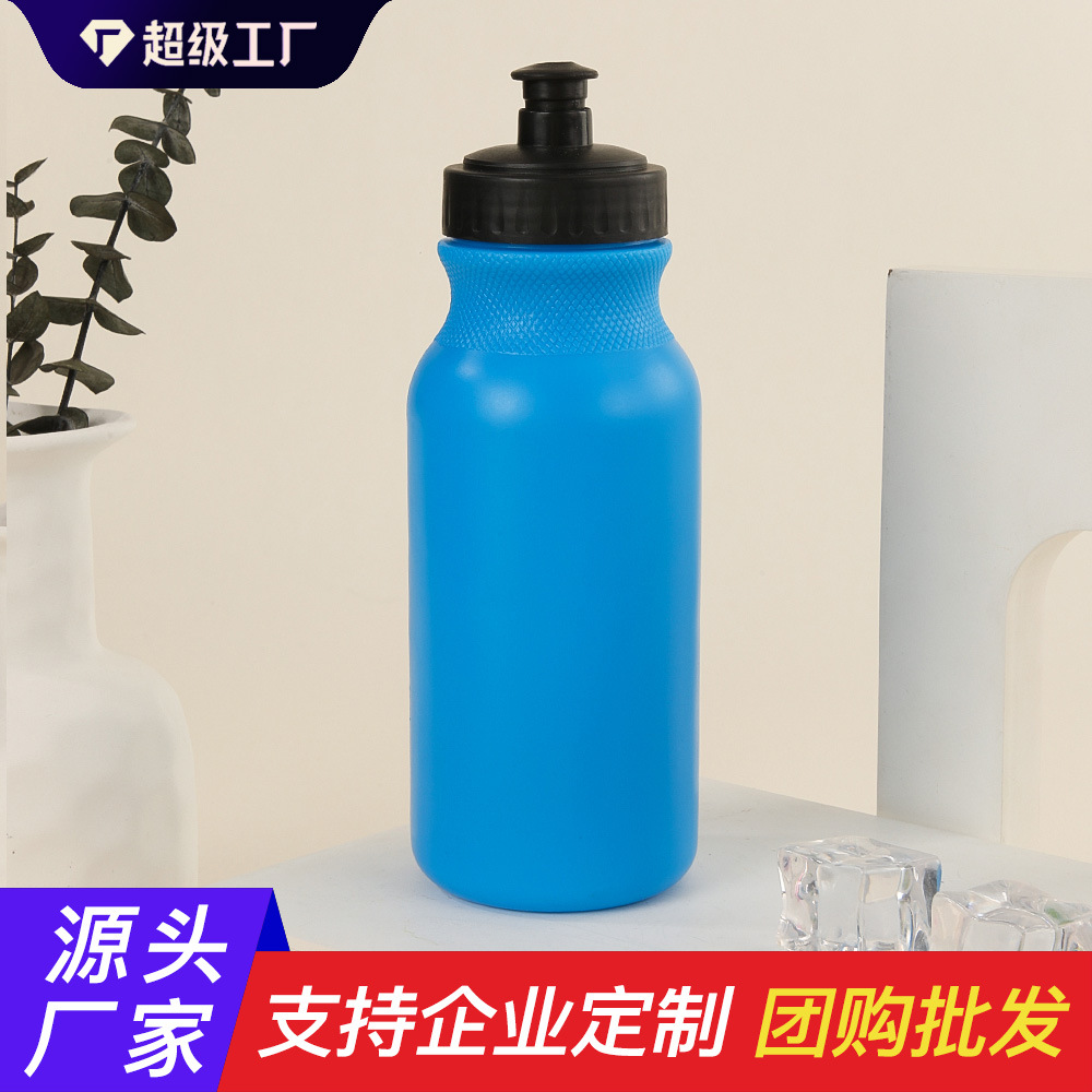 Portable extruded bicycle water cup for cross-border outdoor sports, PE plastic mountain bike fitness cycling water bottle full figure