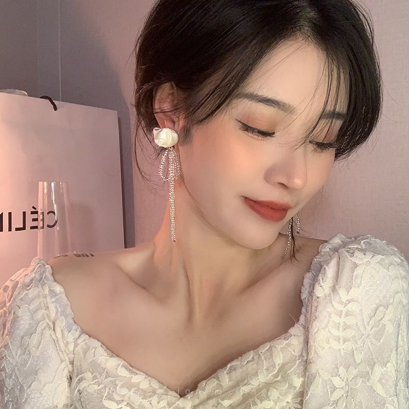 Super fairy-like bow tassel stud earrings for women, a new 2024 trendy, niche and high-end style earring, a best-selling accessory Specification drawing