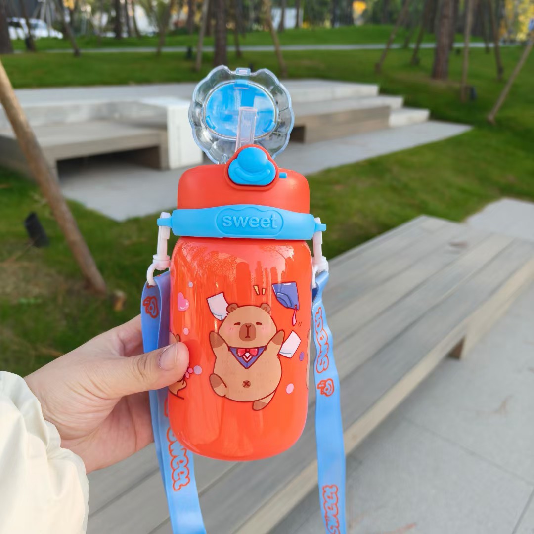 New Capibara plastic cup, children's straw, lock, bouncing cup, cartoon pattern portable crossbody cup Specification drawing