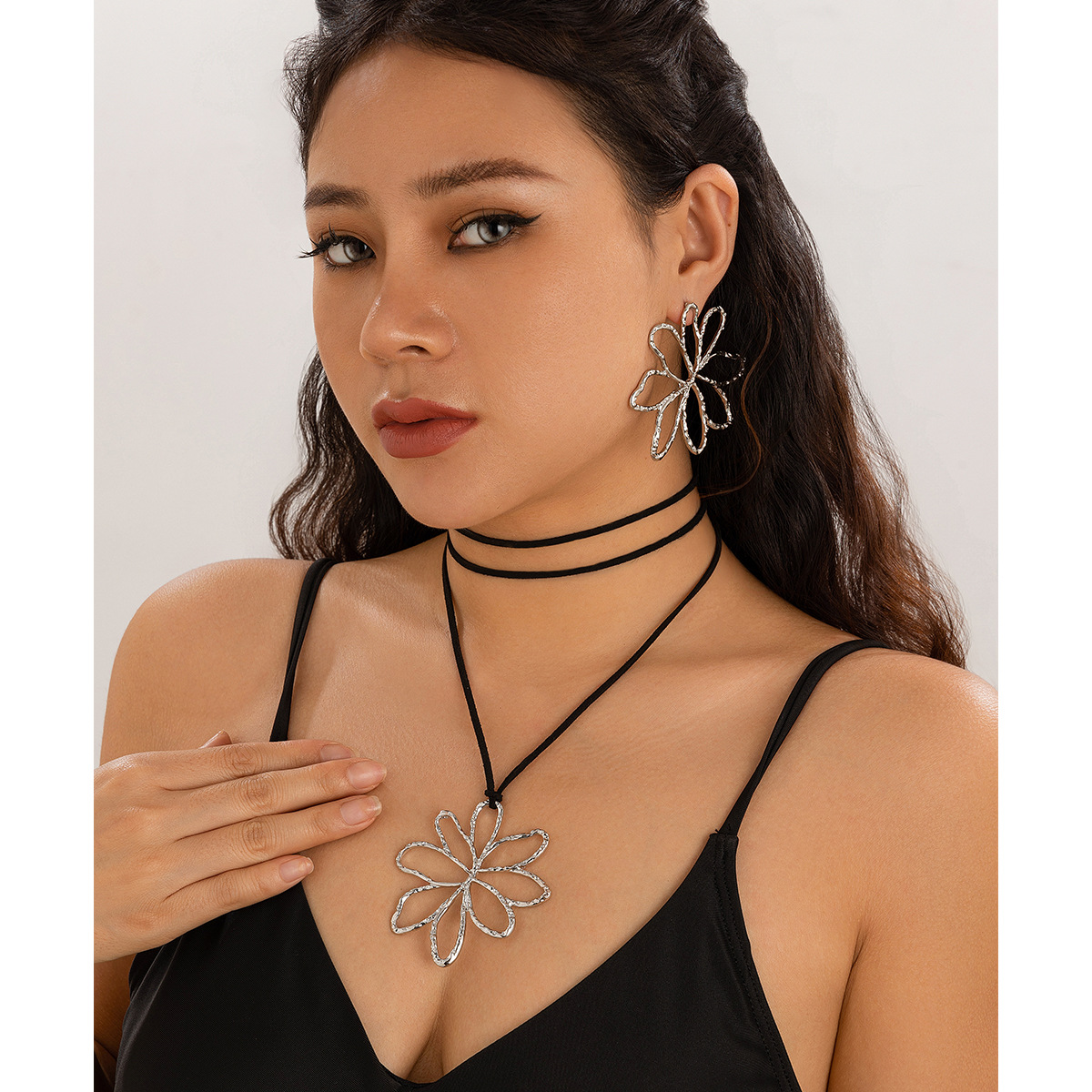 Cross-border foreign trade French versatile large flower choker lace-up multi-purpose necklace, European and American style retro floral collar thumbnail