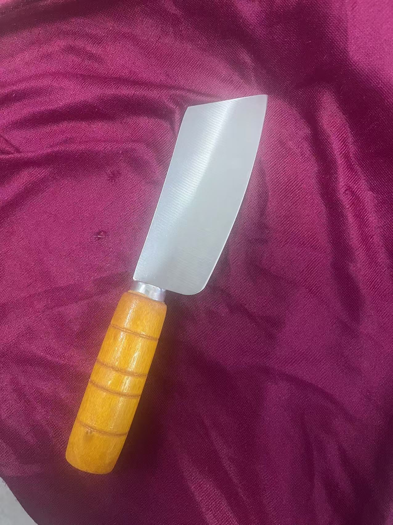 Yangjiang manufacturer has in stock fish-killing special knives, small fish knives, fish slicing knives, super sharp carbon steel small kitchen knives and outdoor knives undefined