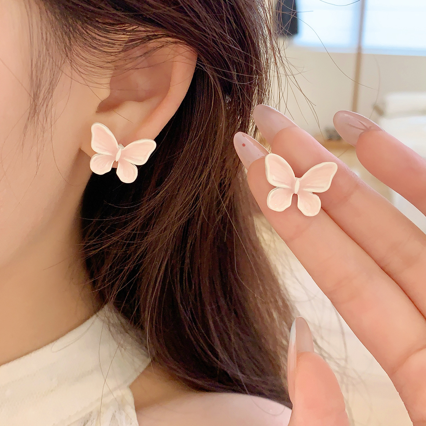 Summer sweet candy-colored oil painting butterfly earrings, women's silver needle, exquisite design sense, ins style, versatile and super fairy earrings Specification drawing