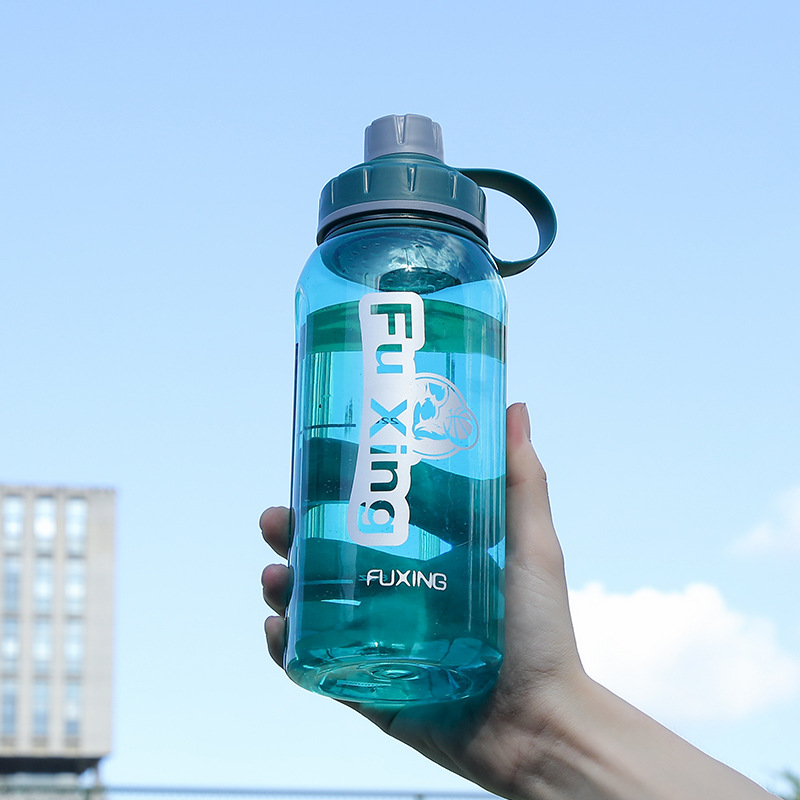 Fuxing extra-large capacity direct drinking water cup, outdoor plastic water cup, portable fitness sports water bottle, anti-drop space cup Application Scenario