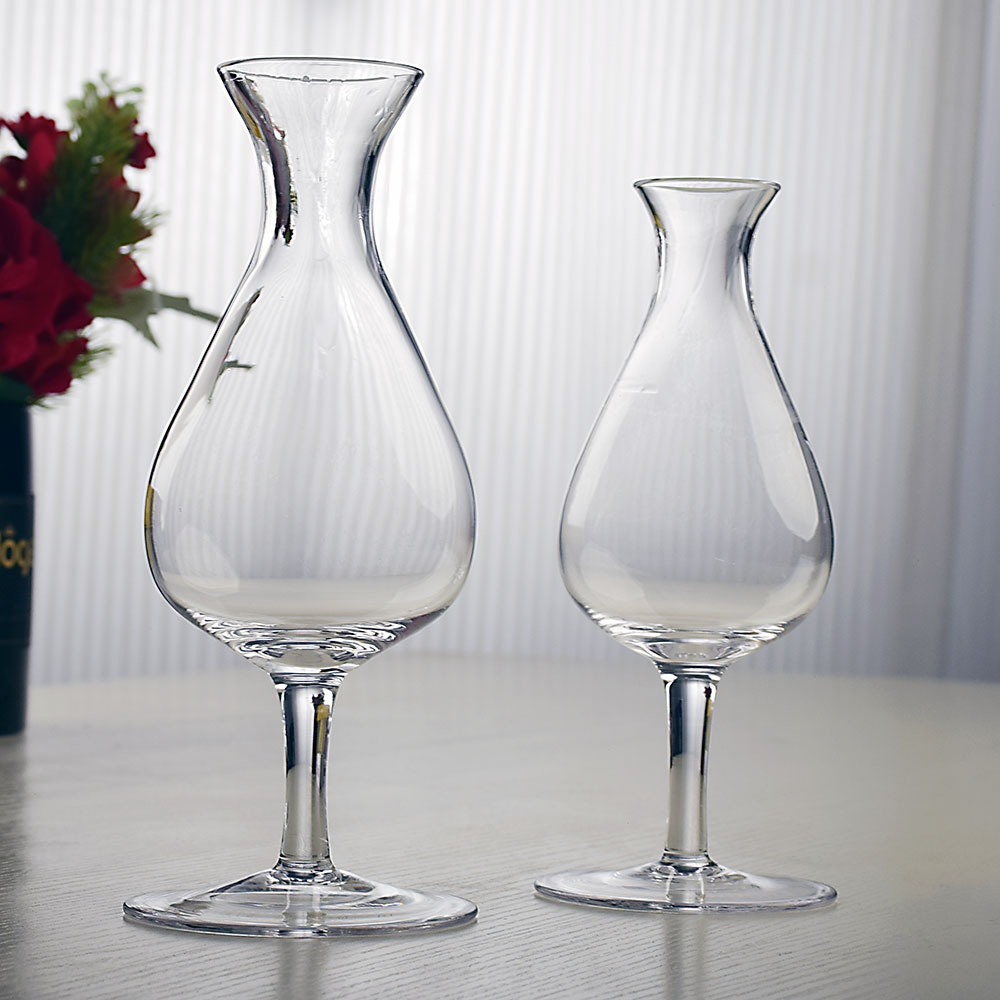 High-footed liquor dispenser, wine pot, wine pouring vessel, tulip crystal glass, high-footed wine glass Specification drawing