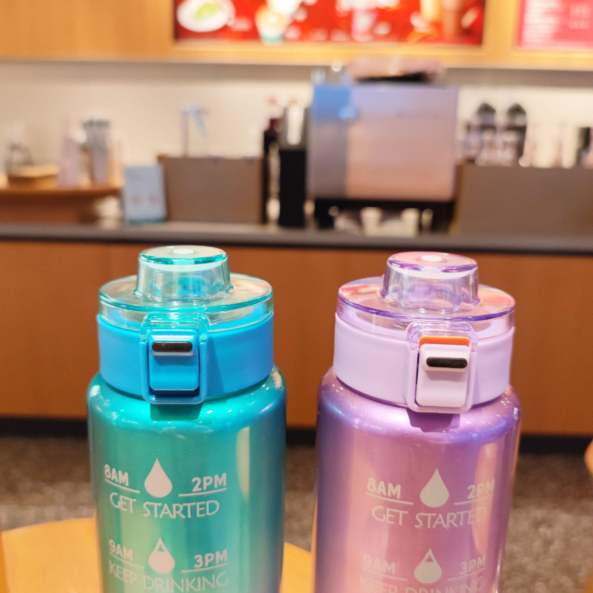 Wholesale Pearl Light fashionable plastic water cups, portable drawstring outdoor sports water bottles, student male and female direct drinking water bottles Application Scenario