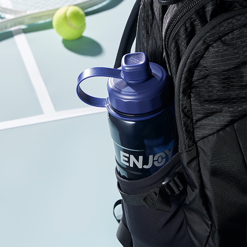 Fuxing large-capacity fitness sports water bottle, plastic cup with high appearance level, men's water cup, portable anti-drop transparent space cup Application Scenario