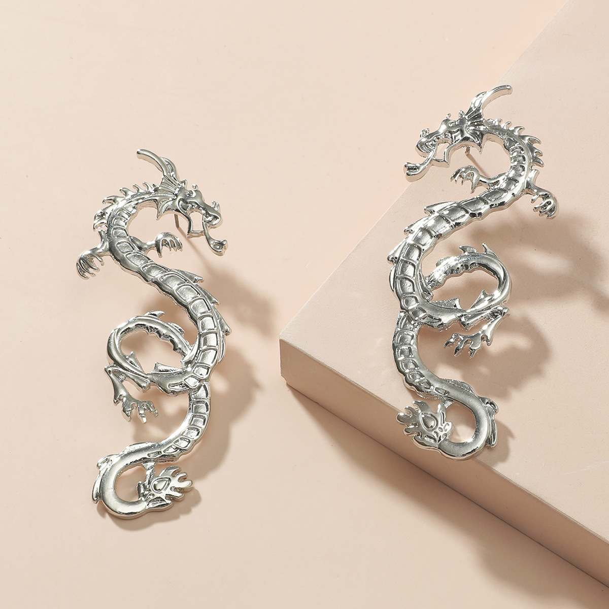European and American InS-style exaggerated golden dragon earrings, retro female charm, alloy animal stud earrings, zodiac year earrings Application Scenario