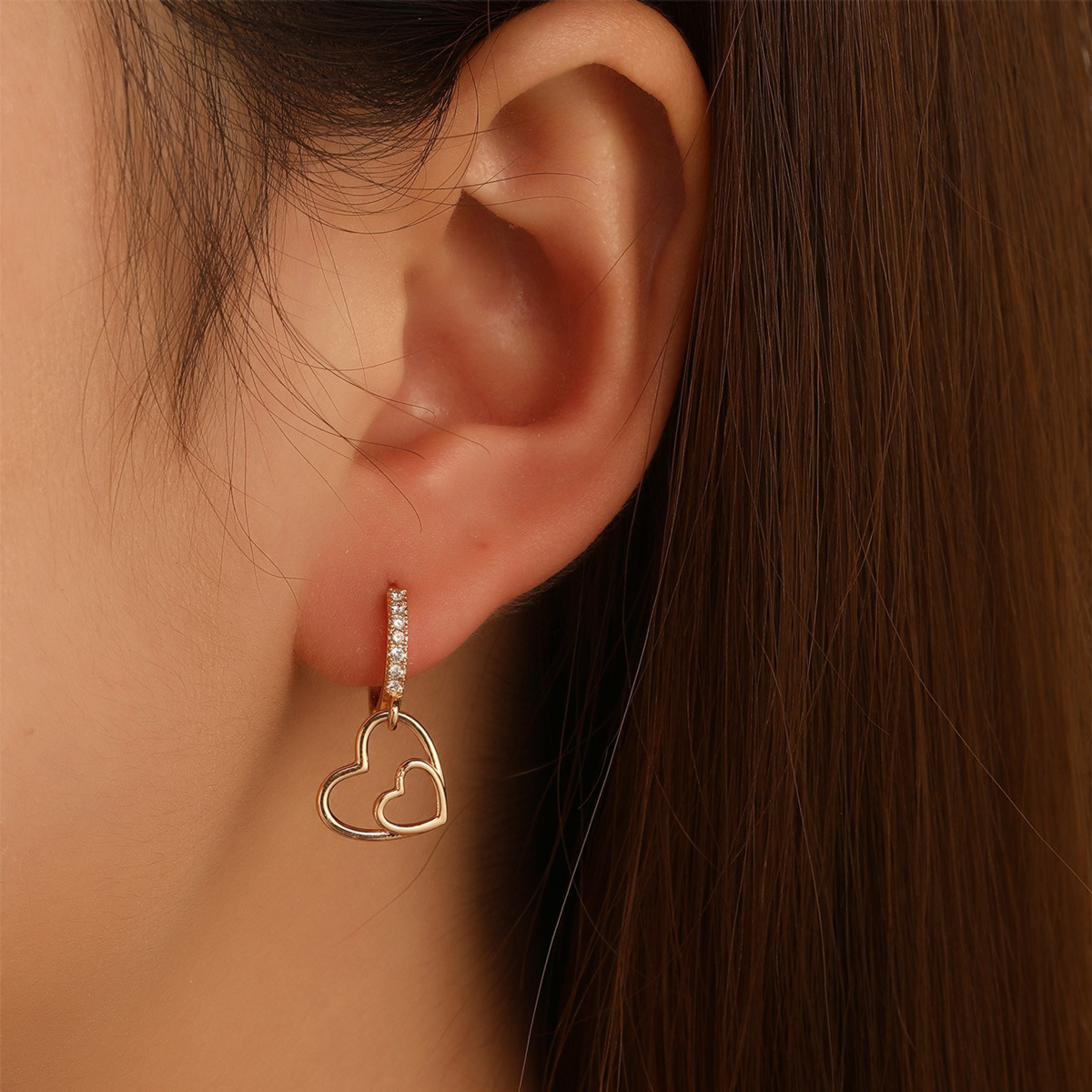 Ins-style Japanese and Korean simple copper-set zircon heart earrings, high-end hollowed-out double heart earrings, trendy autumn and winter new style full figure