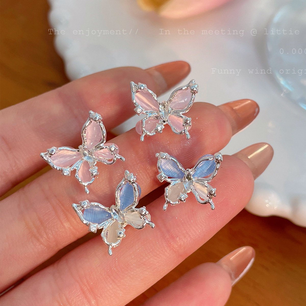 Spring and summer pink cat's eye stone double-layer butterfly stud earrings for women in an ins style, light luxury, three-dimensional, simple and ethereal sweet earrings Specification drawing