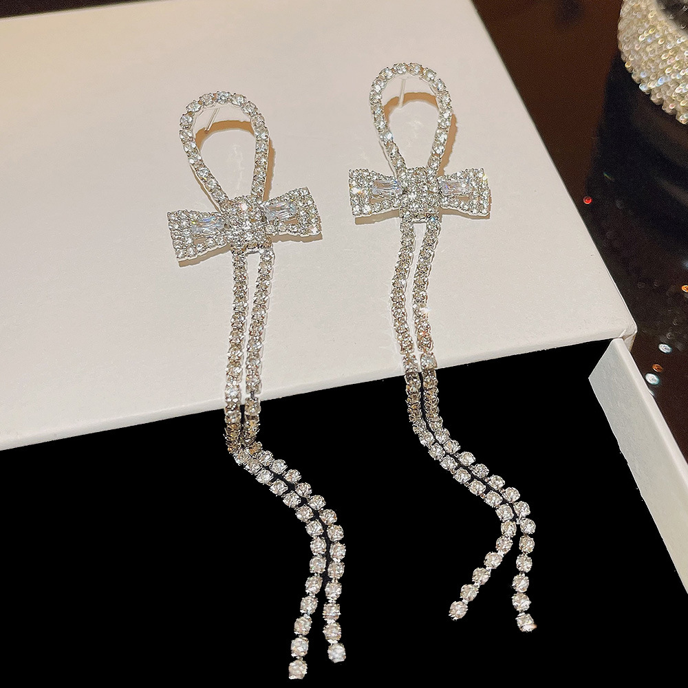 Korean-style light luxury fashion Internet celebrity bow tassel earrings, Korean-style high-end and socialite style long earrings for women Application Scenario