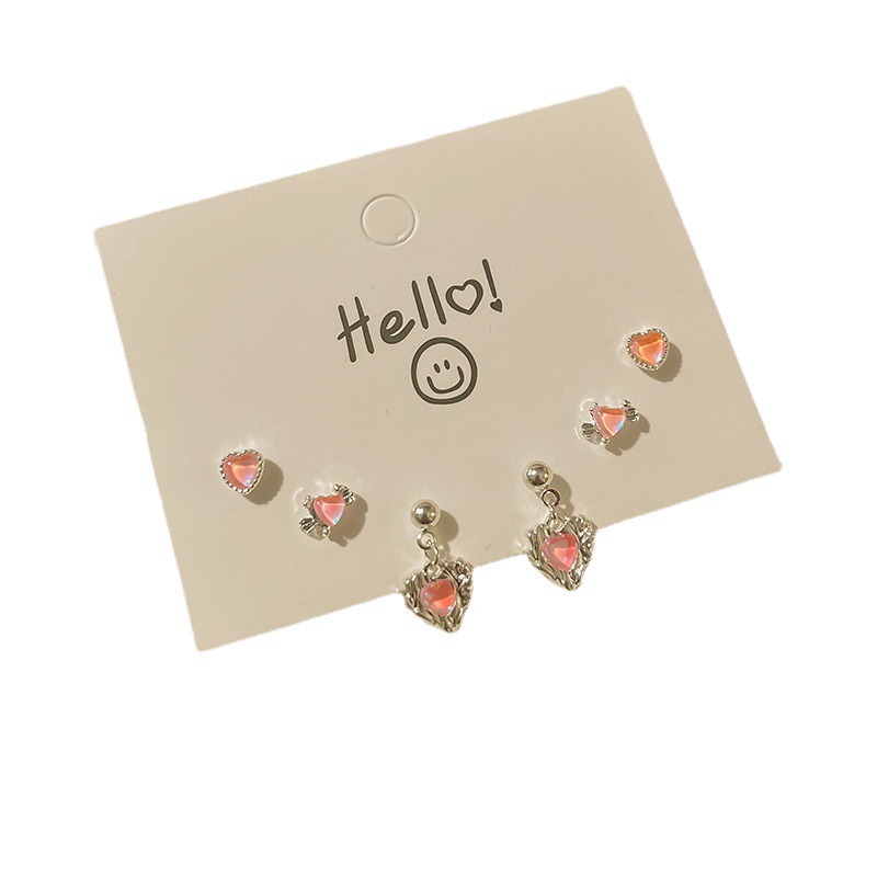 New personalized ear stud set with silver needle and pink rhinocones, super cute and girlish. Wholesale of versatile ear bone stud earrings for students Item Picture