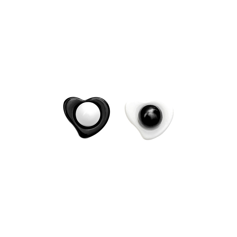 S925 silver stud earrings with contrasting colors, heart-shaped earrings, exude a sense of fashion and sophistication for women. They are simple and versatile, making them a bestseller for autumn and winter Item Picture