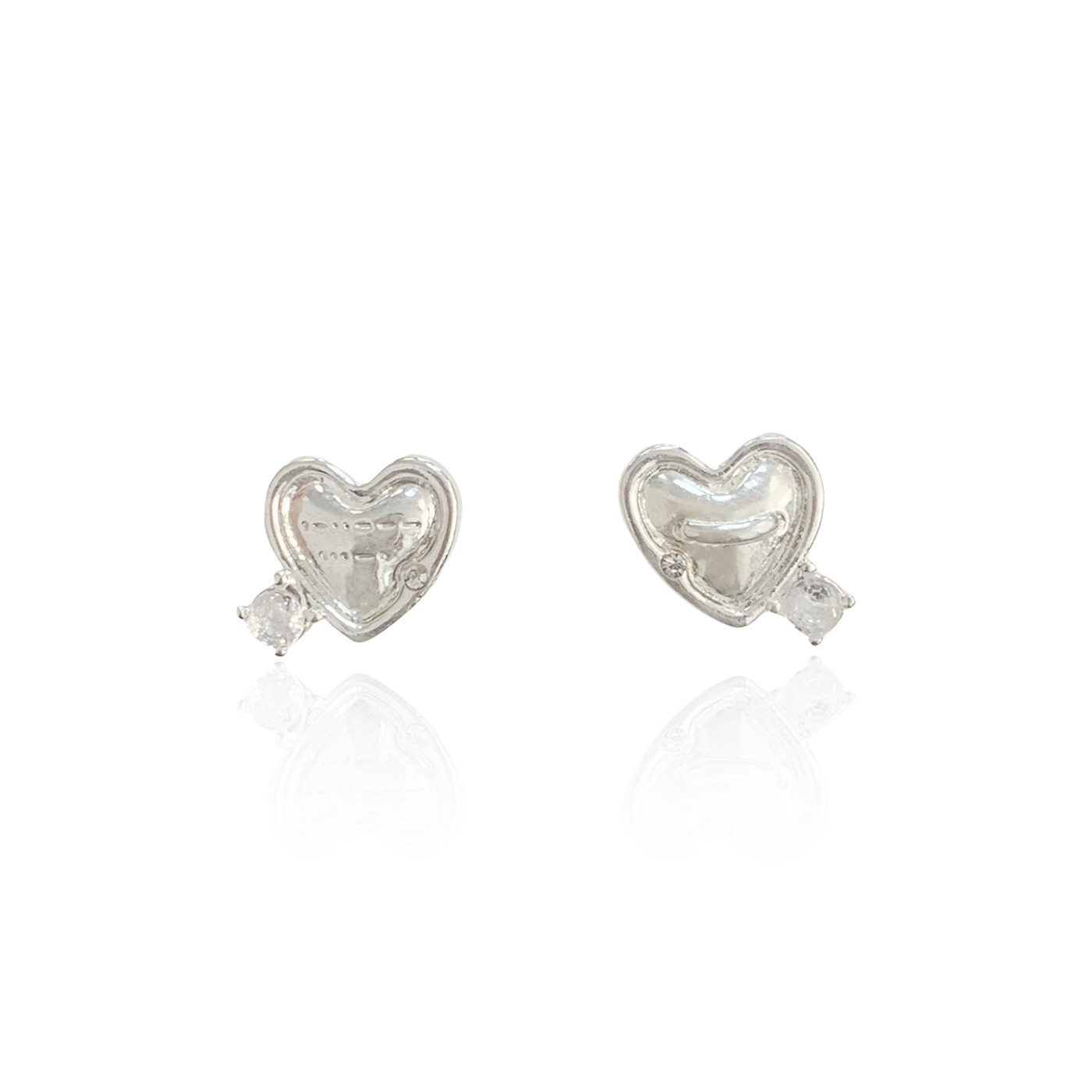 Korean version of super ethereal and sweet zircon heart-shaped butterfly stud earrings, women's silver needle, elegant, niche, light luxury, high-end three-dimensional earrings Item Picture