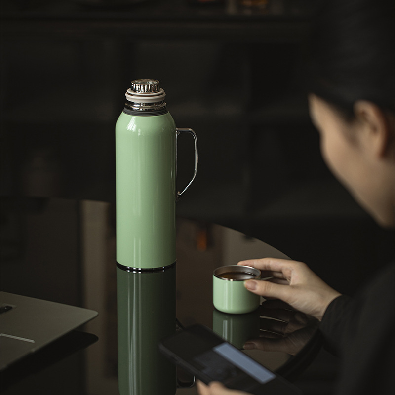 Moji stewed teapot mechanical temperature display household insulated water bottle, 316 stainless steel outdoor portable elegant insulated water bottle Application Scenario
