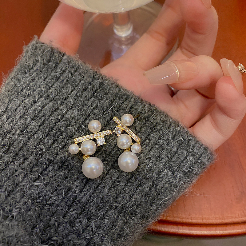 S925 Silver needle French Style pearl earrings for women, a niche retro and high-end look, geometric diamond-encrusted zircon earrings wholesale full figure