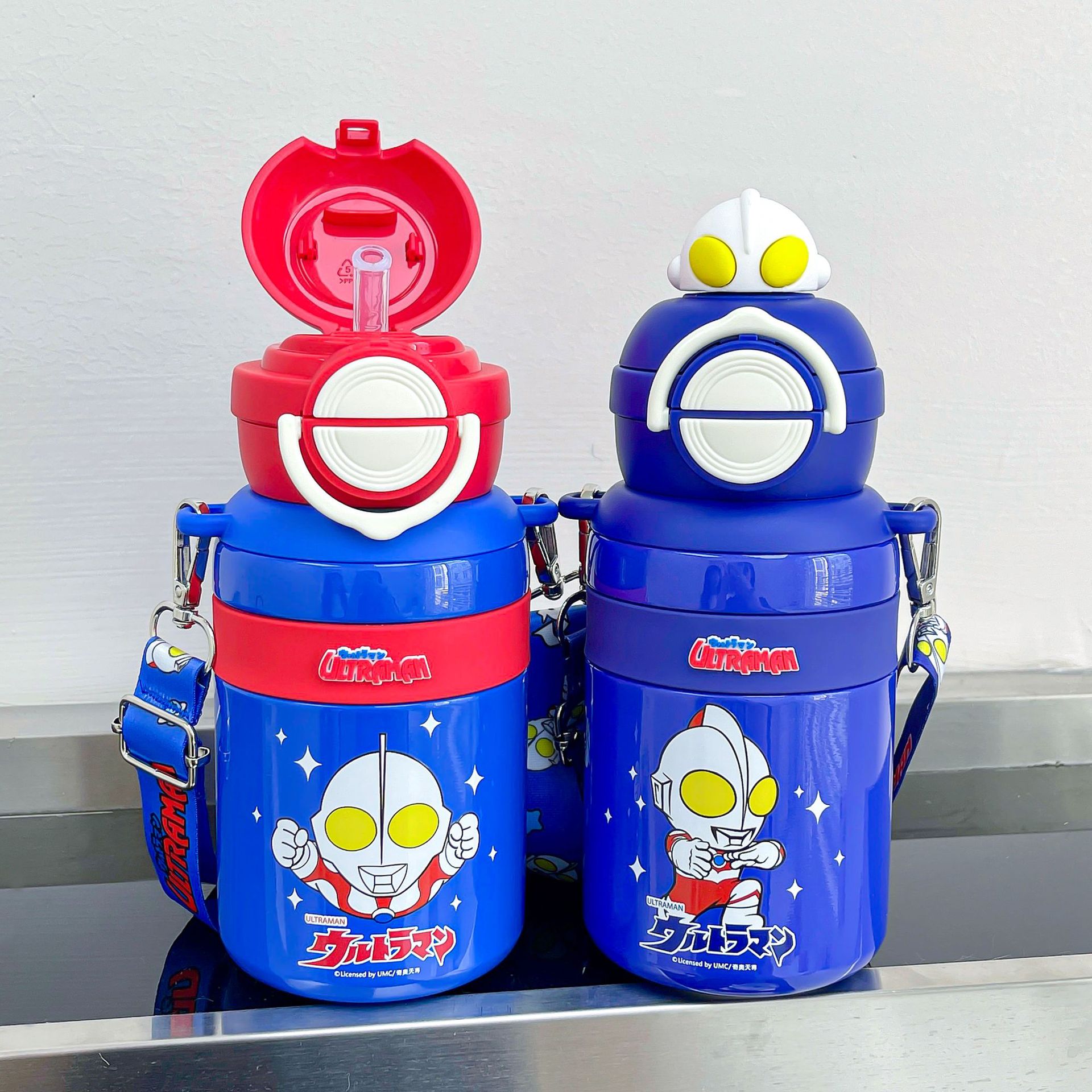 Classic Ultraman series insulated cups, children's cute straw cups, cartoon cute double-drinking cups, lockable and pop-up lid cups full figure
