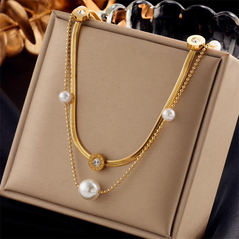European and American double-layer pearl Roman numeral round plate diamond-encrusted accessory titanium steel jewelry, retro and versatile collarbone necklace full figure