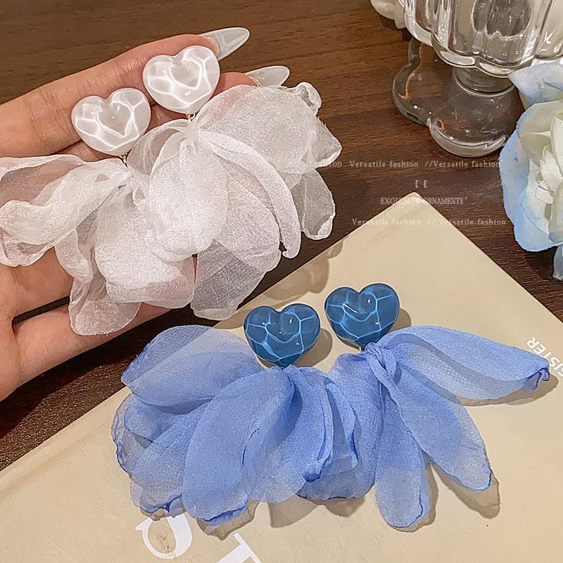 Super Fairy Mesh heart-shaped stud earrings for women in 2025, a new best-selling high-end earring, a seaside vacation style earpiece full figure