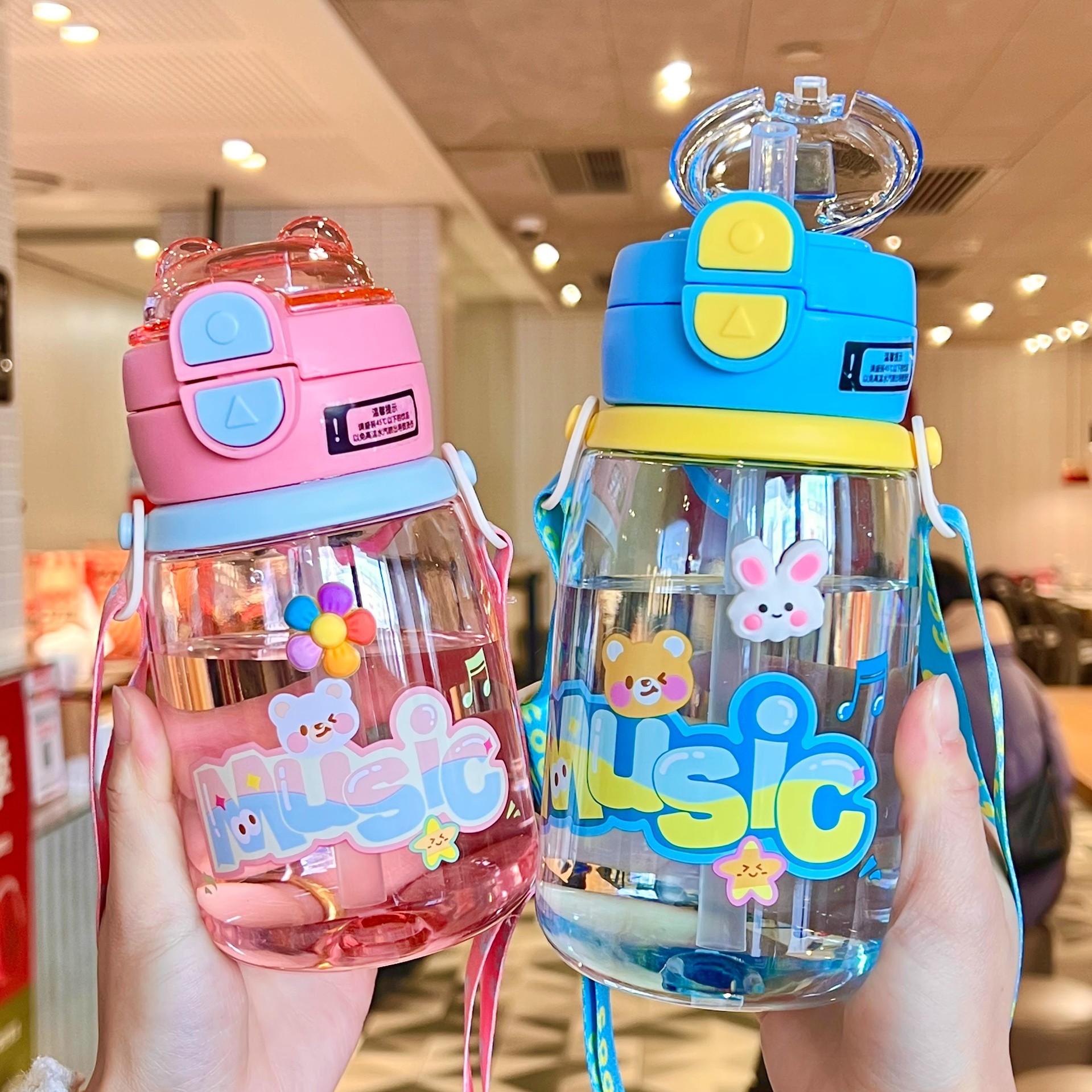 Simple and fresh water cup, high appearance level for men and women, high-temperature resistant plastic cup with tea strainer, portable and easy to use for students' sports full figure