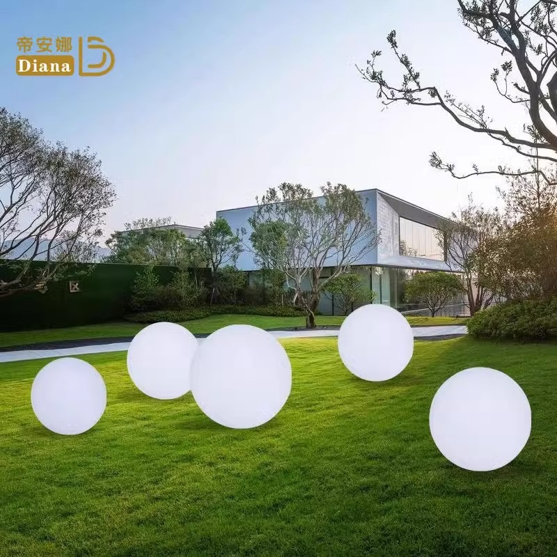 Outdoor park landscape solar-illuminated spherical decorative items, popular photo spots, outdoor projection moon lamps full figure