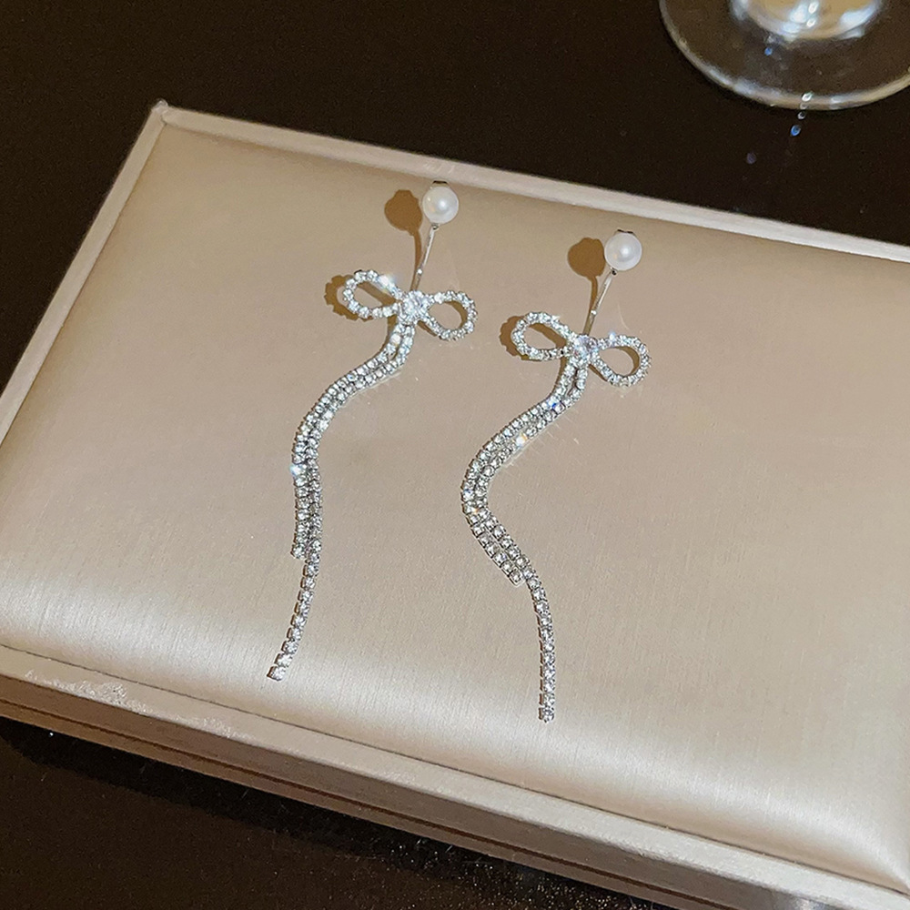 Versatile and exquisite bow tassel earrings for autumn and winter, exuding a high-end and fashionable charm. Sweet and cool style earrings and accessories for women full figure