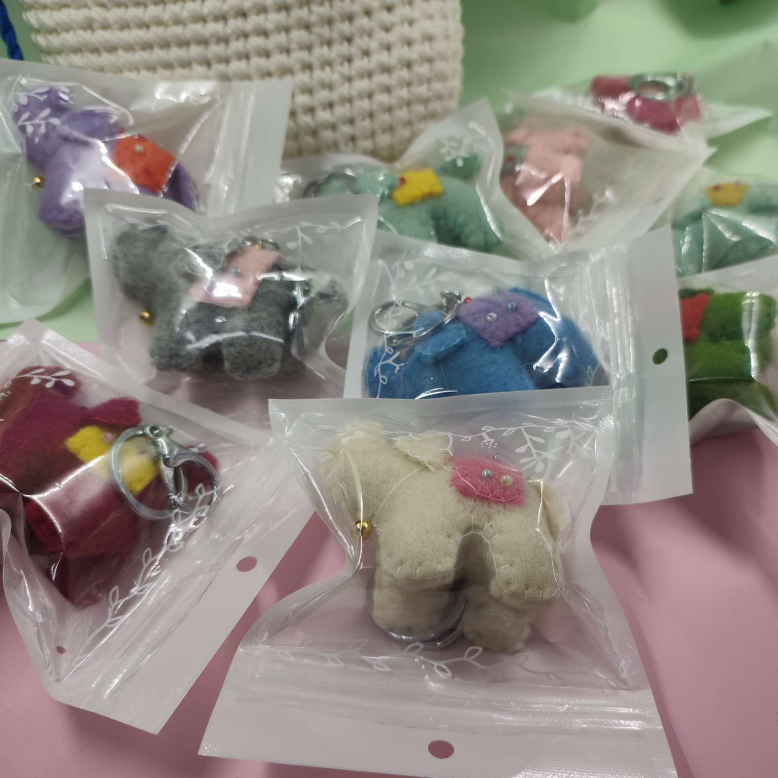 羊毛毡小象包包挂件饰品手机挂件详情图3