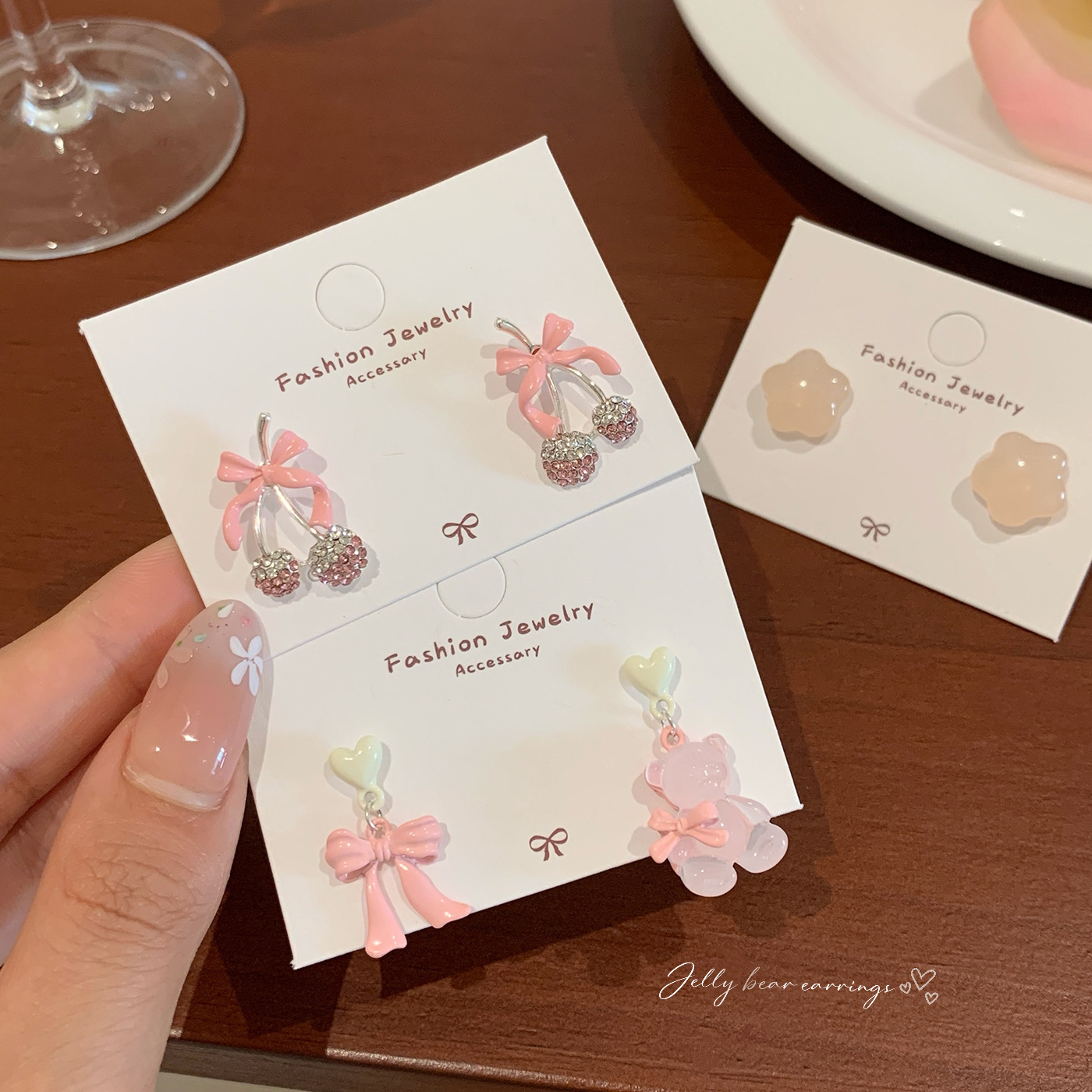 New sweet bow heart-shaped bear earrings for women, silver needle, cute, niche, simple and versatile three-dimensional student earrings full figure