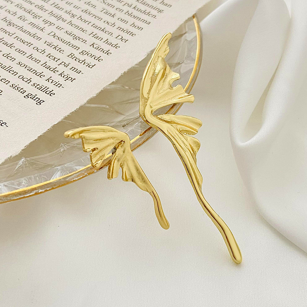 European and American ins simple liquid butterfly stud earrings, a fashionable and niche design for women, asymmetrical butterfly wing earrings and earrings Specification drawing
