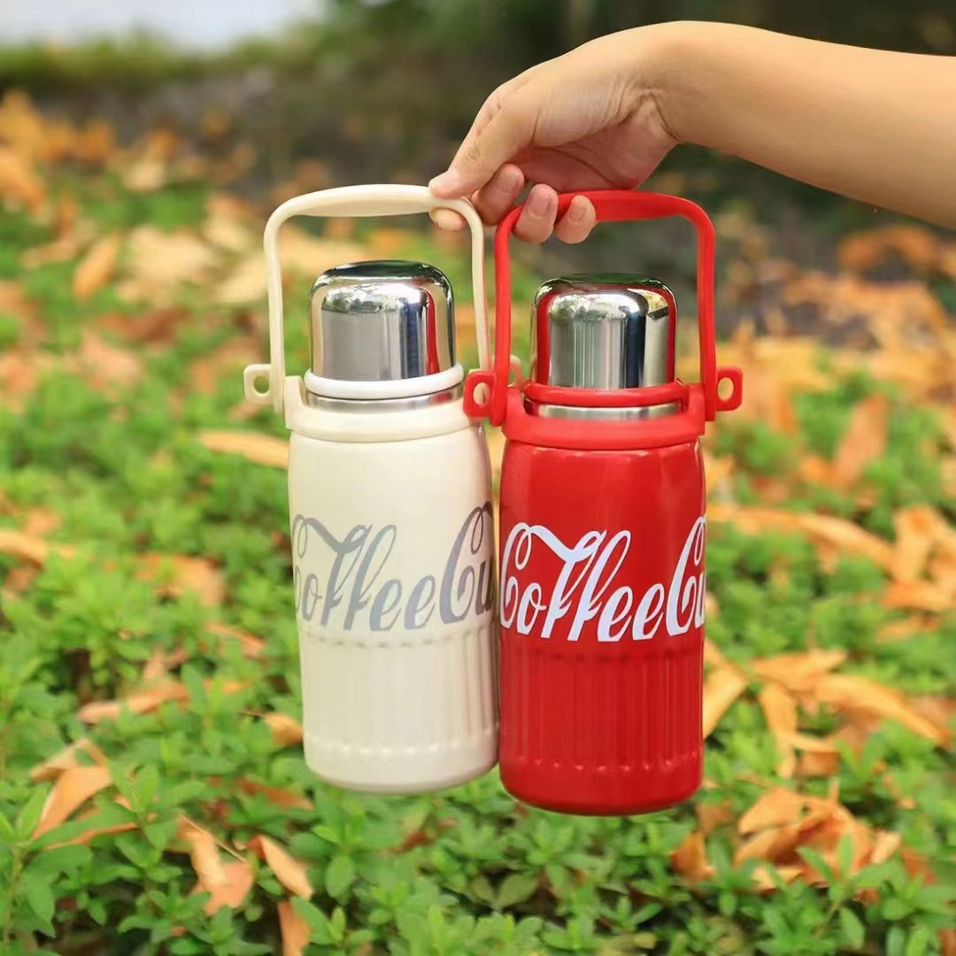 2024 New high-appearation-level Coca-Cola same style insulated cup, large-capacity portable sports water bottle, couple insulated cup details Picture
