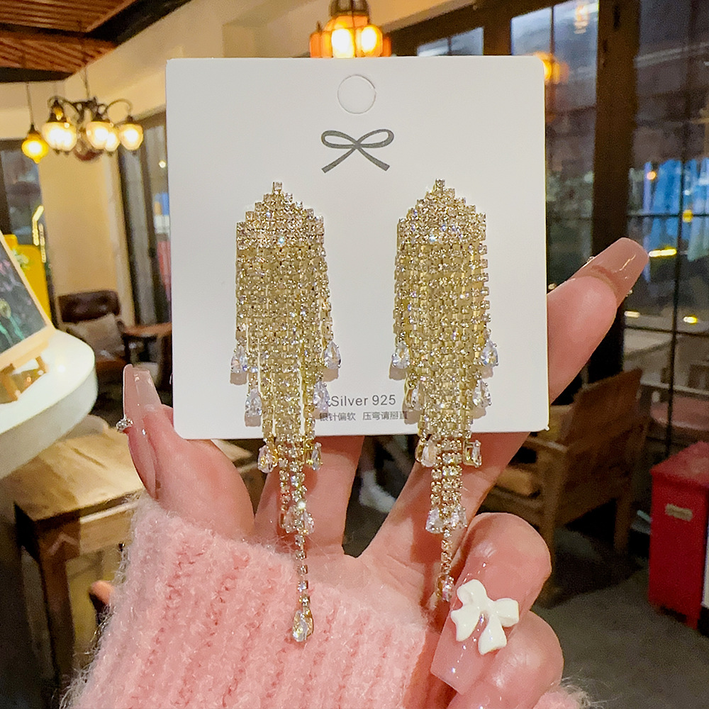 S925 Silver Needle light Luxury high-end fringed earrings, women's niche design, exaggerated earrings, fashionable and versatile, exquisite stud earrings Specification drawing