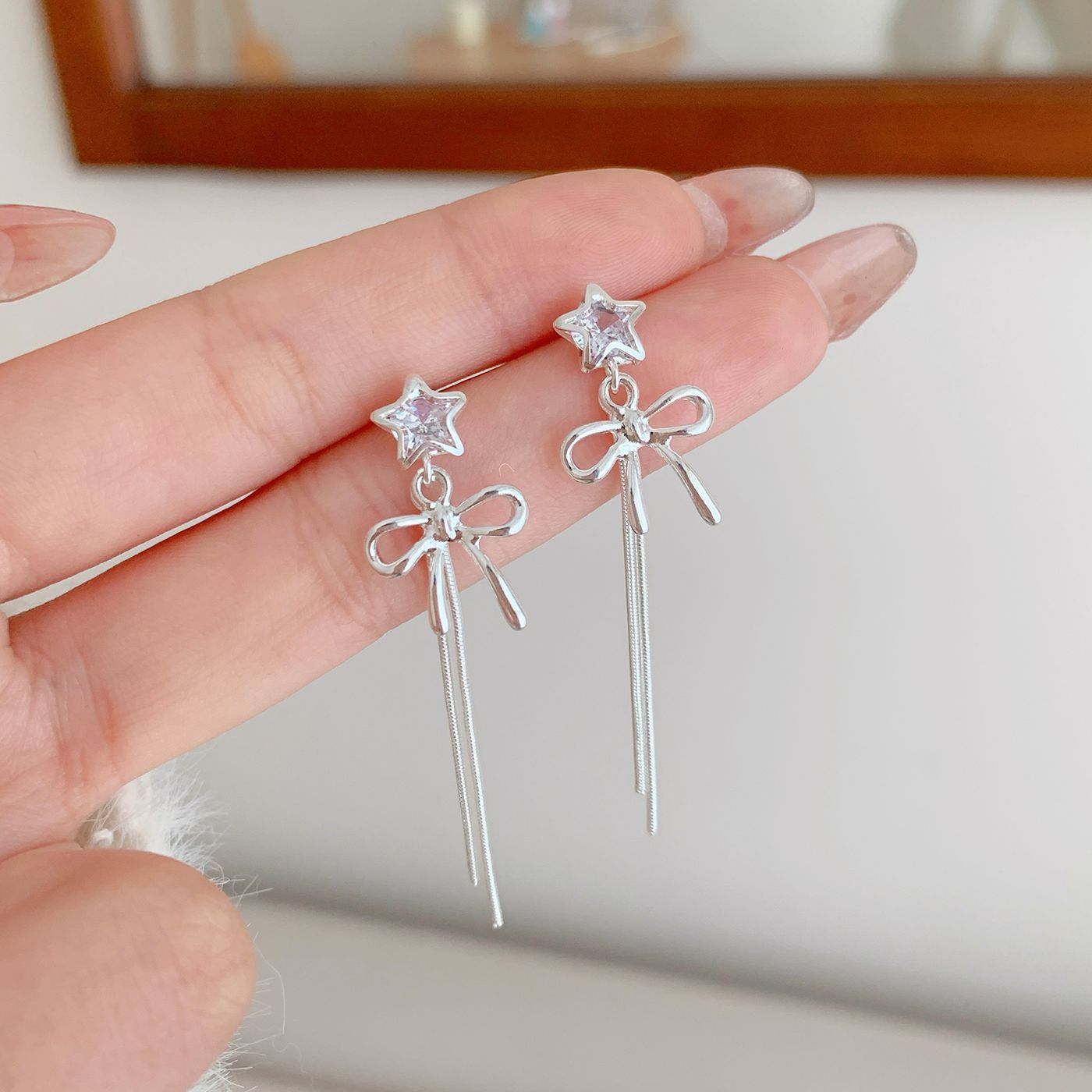 Fashionable and simple plain silver bow long tassel earrings, silver needle stars for women, sweet and girlish, face-slimming earrings full figure