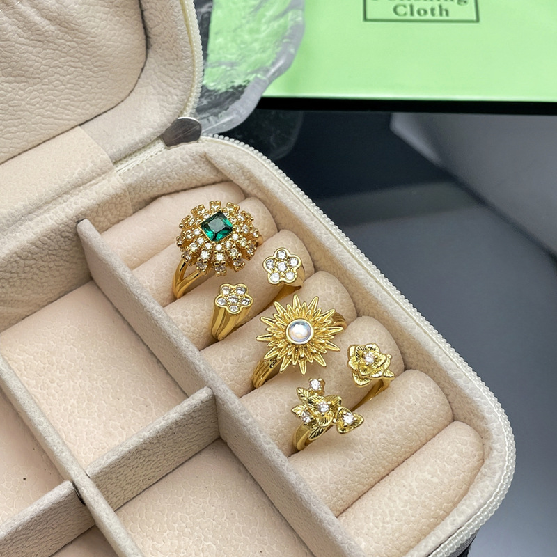 French court style retro light luxury sunflower fashion open ring, a cold and elegant female style versatile and unique ring Application Scenario
