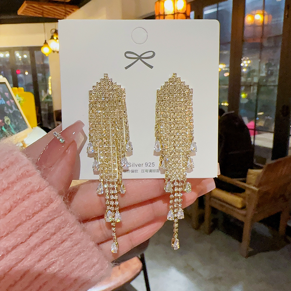 S925 Silver Needle light Luxury high-end fringed earrings, women's niche design, exaggerated earrings, fashionable and versatile, exquisite stud earrings Application Scenario