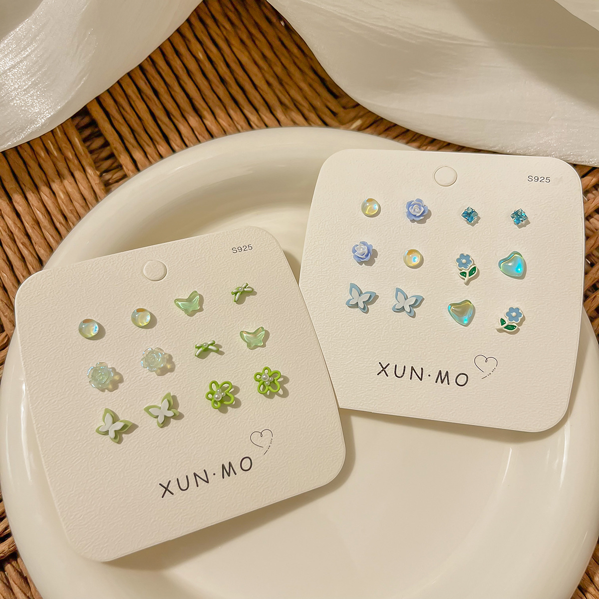 The new summer silver needle stud earrings set is fresh, cute and versatile. The earrings are small and sweet Specification drawing