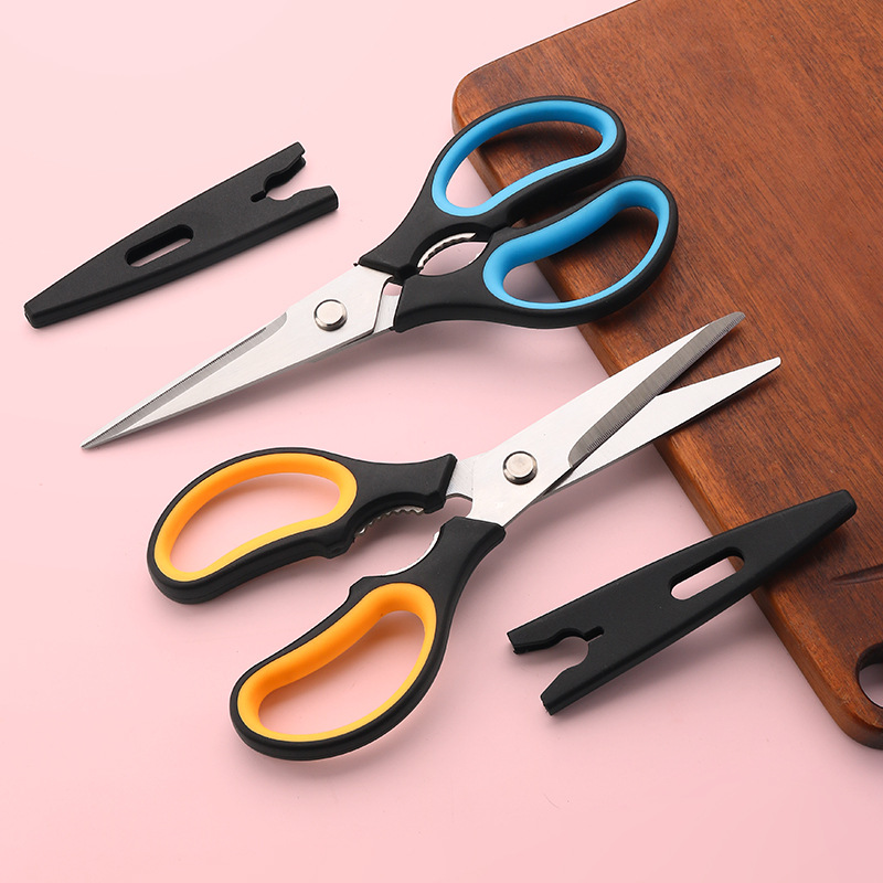 Lin Tai's multi-functional kitchen scissors are made of stainless steel and silicone, with anti-slip properties for shrimp, crab, fish, chicken bones, vegetables, and walnuts full figure