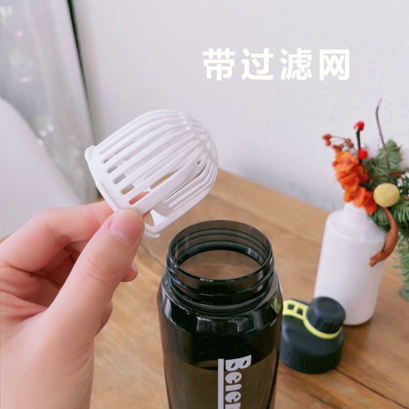 Portable water cup for sports and fitness, plastic space cup, fashionable cup for men and women, large-capacity water bottle, leak-proof and shock-resistant, portable cup Application Scenario