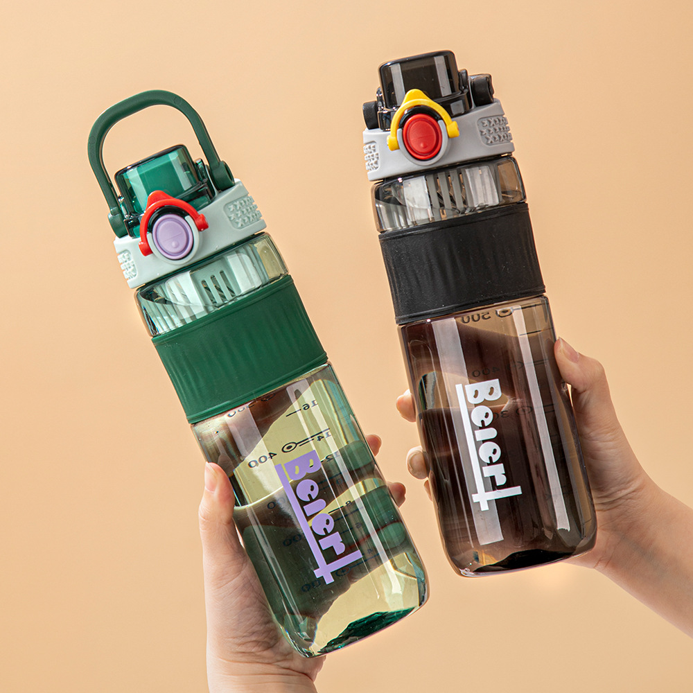 Large-capacity outdoor hand-held plastic sports water cup with scale, portable flip-top plastic cup, student vacuum direct drinking cup Application Scenario