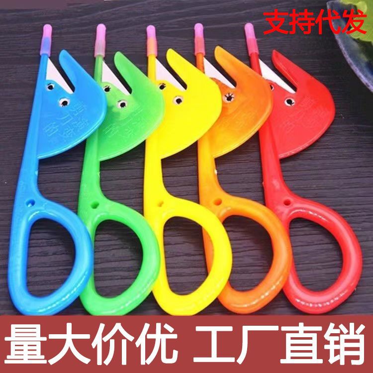 A practical kitchen intestinal opener for opening chicken and duck intestines, a household goose intestine cutter for killing eels and loaches, and a knife for breaking and unblocking intestines details Picture