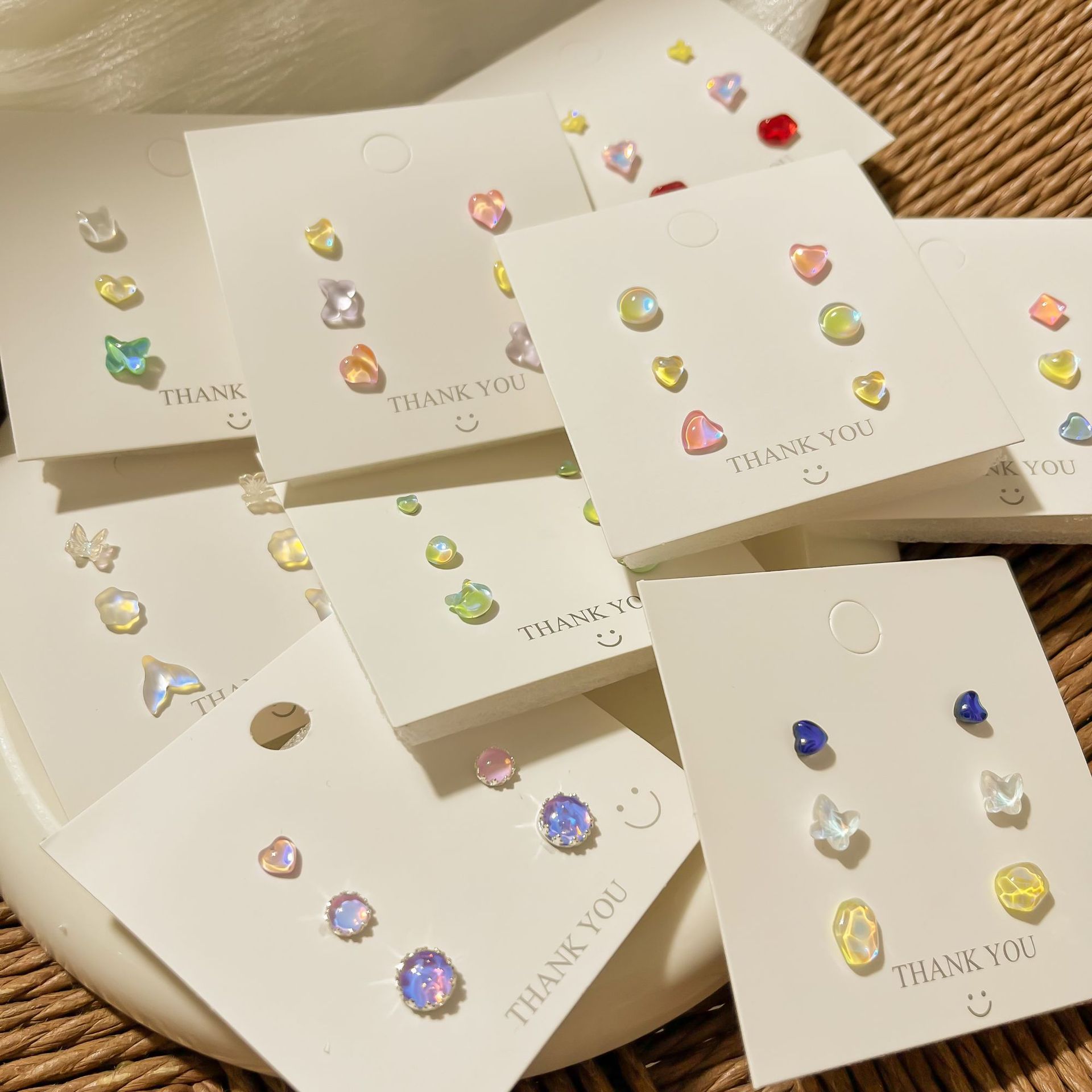 Super dazzling and colorful laser heart-shaped stud earrings, cute and simple for daily use, versatile ear bone stud earrings, new heart-shaped earrings for women Specification drawing
