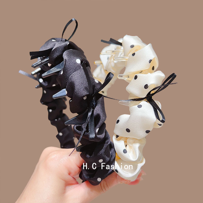 Three-dimensional pleated polka dot bow tooth comb headband for women, high headband on both sides of the head, toothed anti-slip hairpin headwear Application Scenario