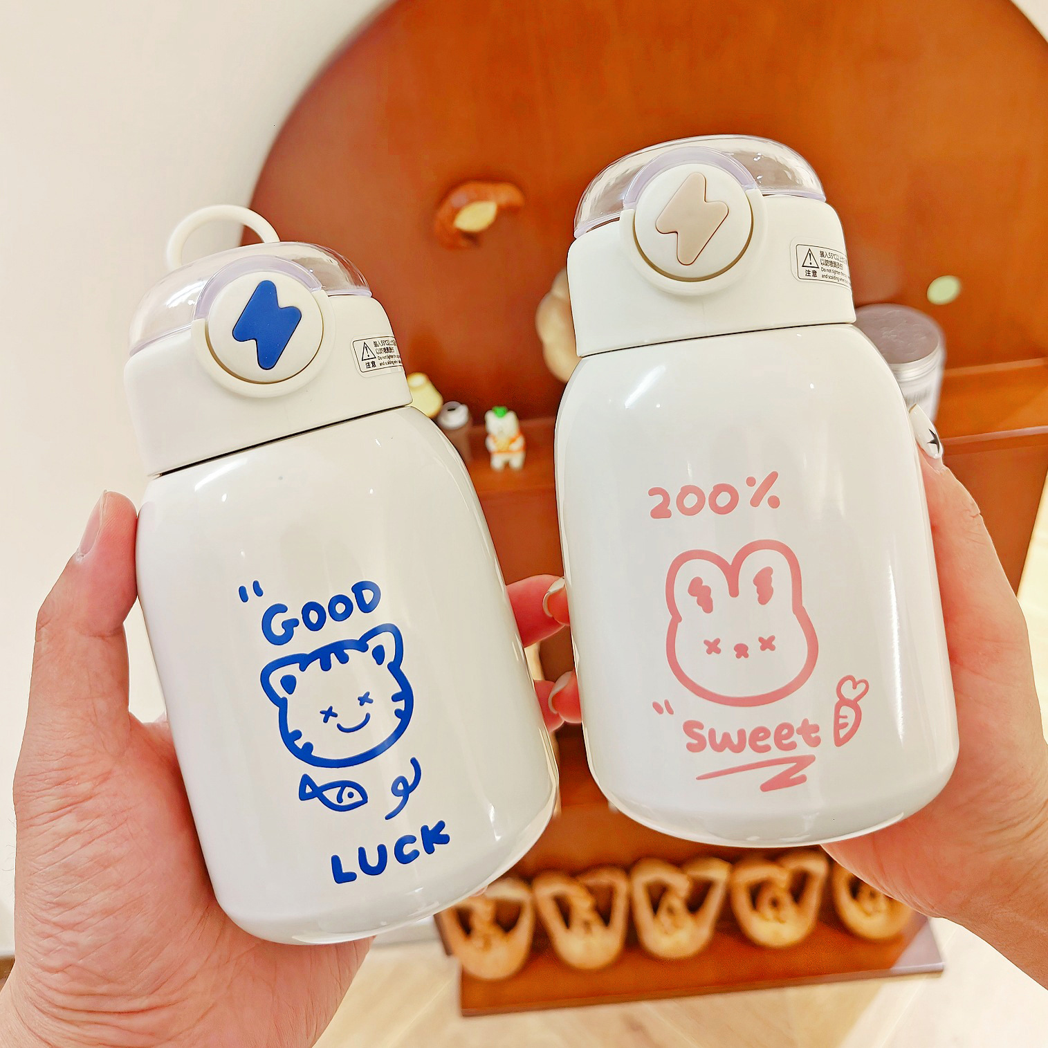 Wholesale of cute thermos cups, simple cartoon student portable straw cups, hand-held stainless steel water cups for girls with big bellies full figure