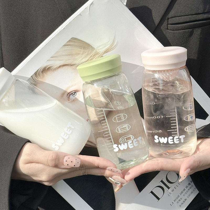 The high-appearance-level water cup is in an ins style, portable and cute. It is a transparent and small water cup. The plastic milk cup is convenient for direct drinking details Picture