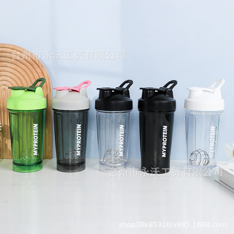 In stock: Men's shaker cup, women's protein powder meal replacement milkshake cup, fitness and sports water cup, graduated portable stirring ball full figure