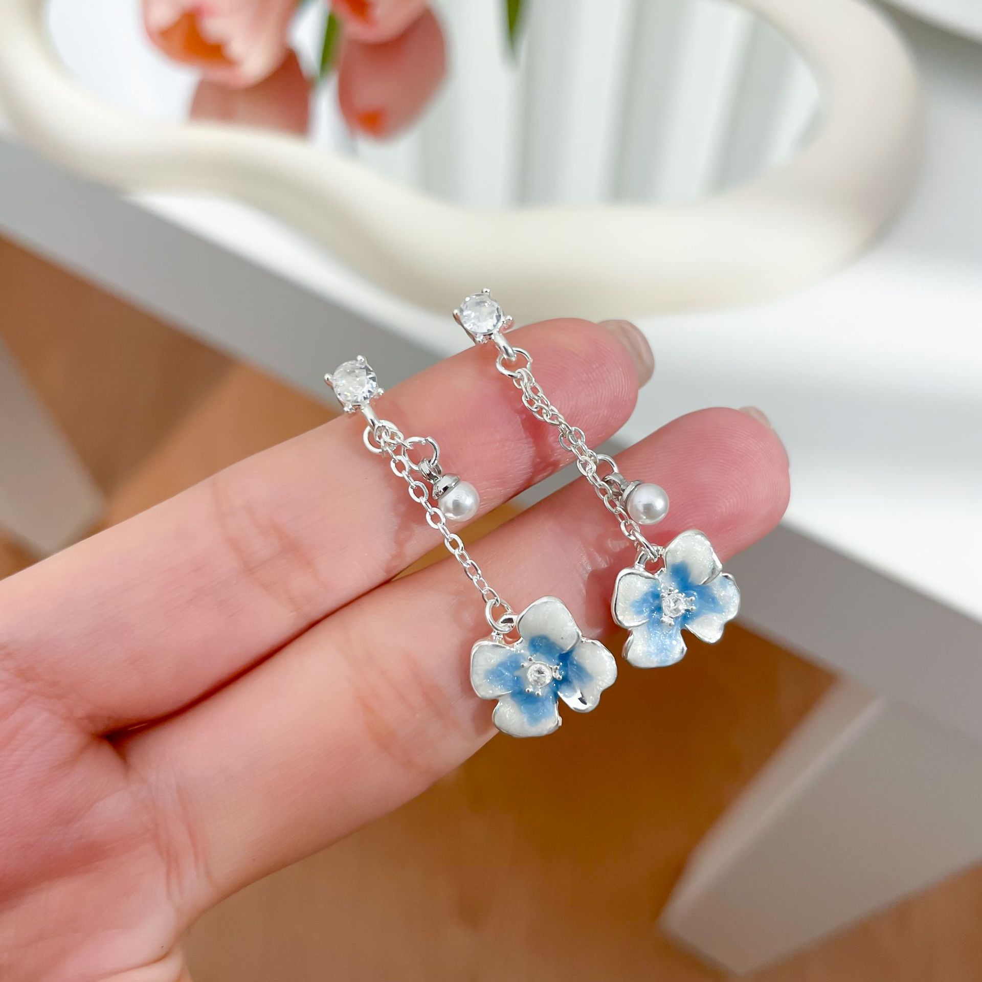Original design, light luxury, gradient floral stud earrings, enamel tassels, new summer versatile earrings, sweet earrings Application Scenario
