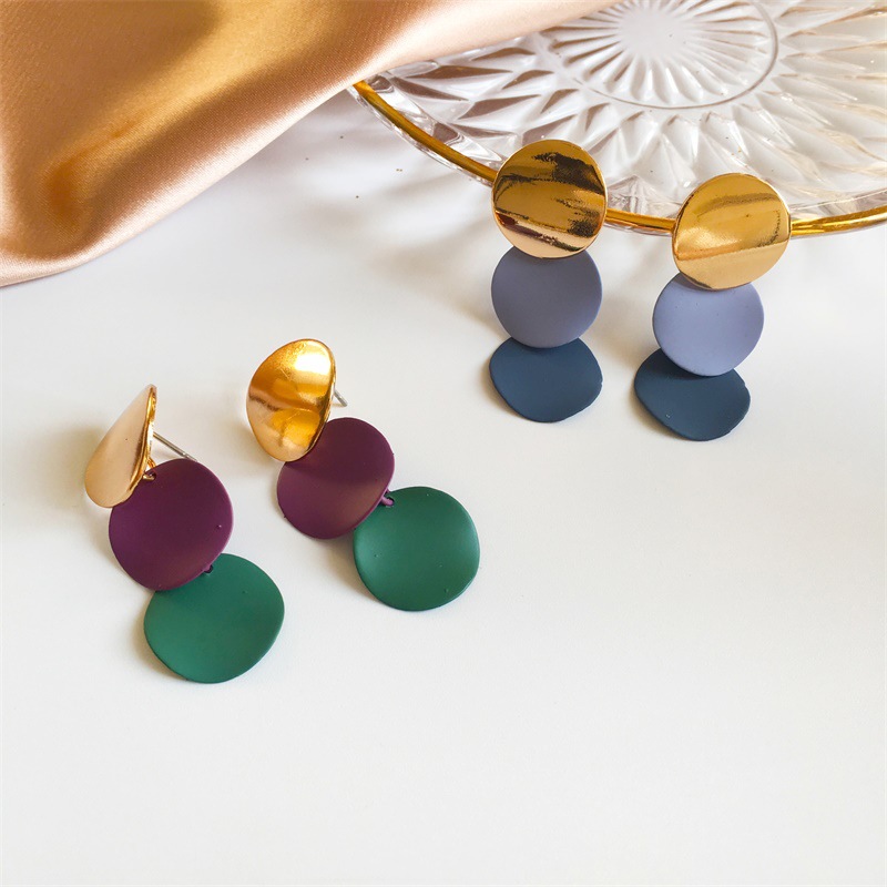 Korean retro, fashionable and unique alloy round plate matte splicing color-blocking stud earrings and earrings that can slim the face details Picture